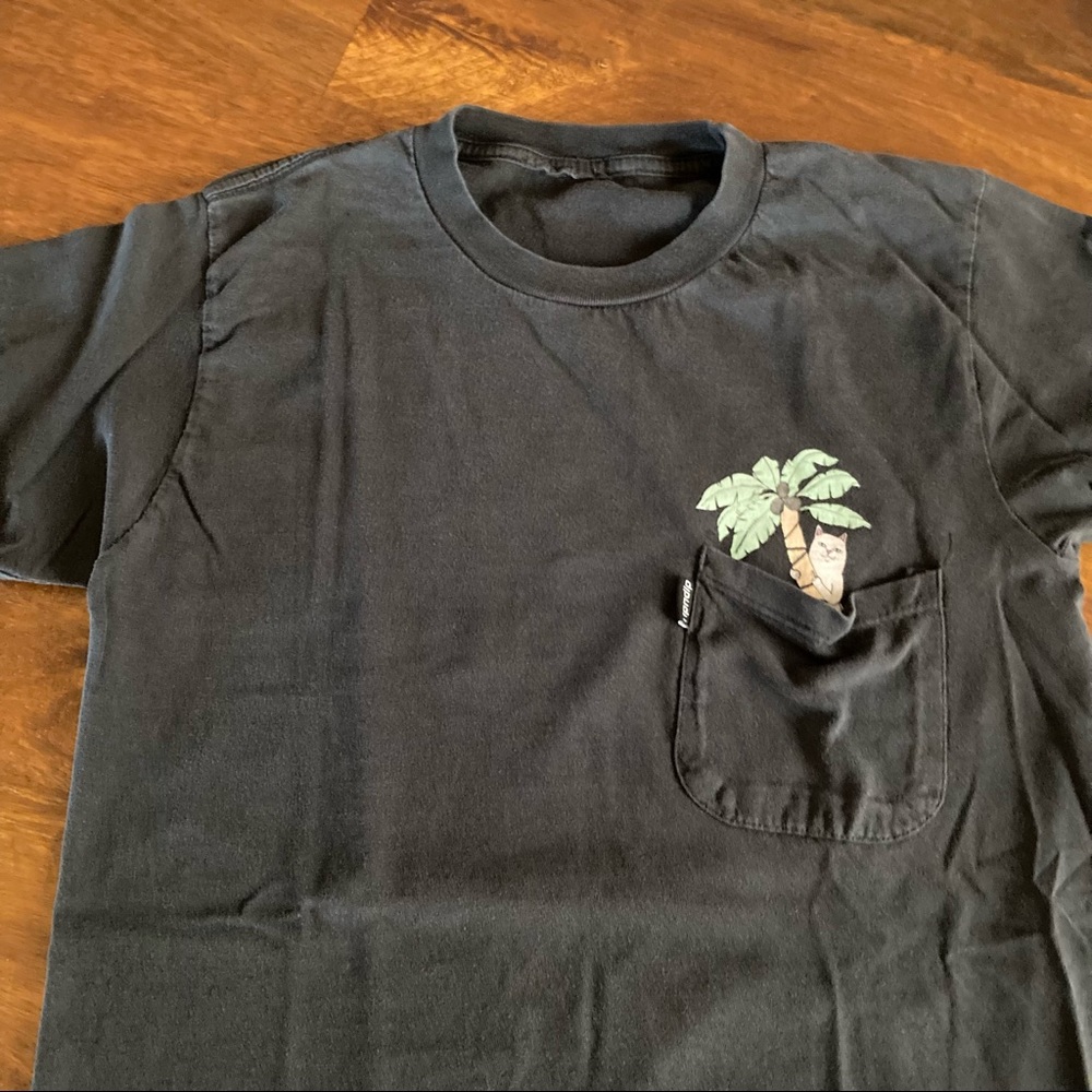 Vintage Ripndip Men’s black t-shirt w/pocket palm tree & cat Size Small